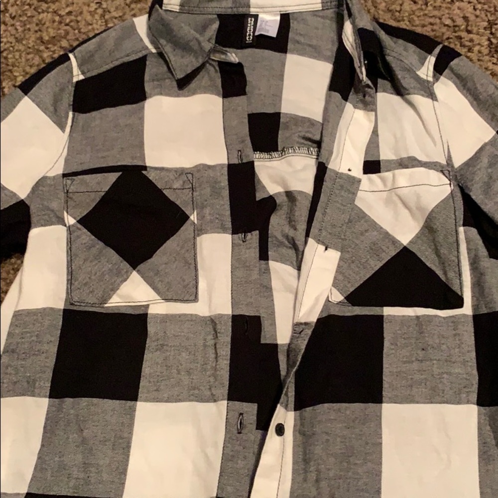 Size 6 black and white checker flannel